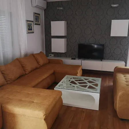 Apartment Topalli *