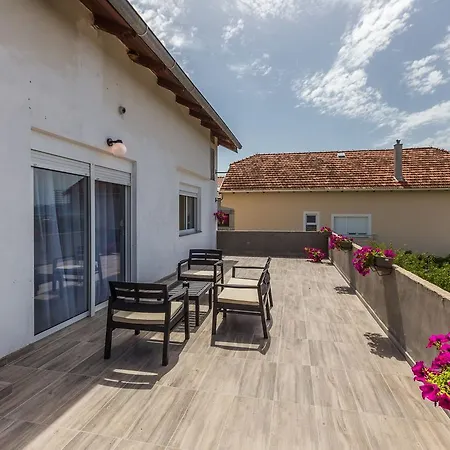 Apartment Topalli Bibinje