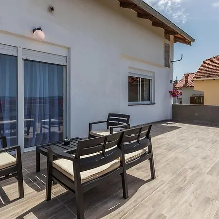 Topalli Apartment *