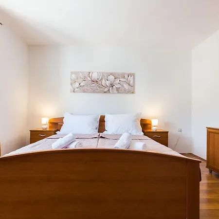 Apartment Topalli *